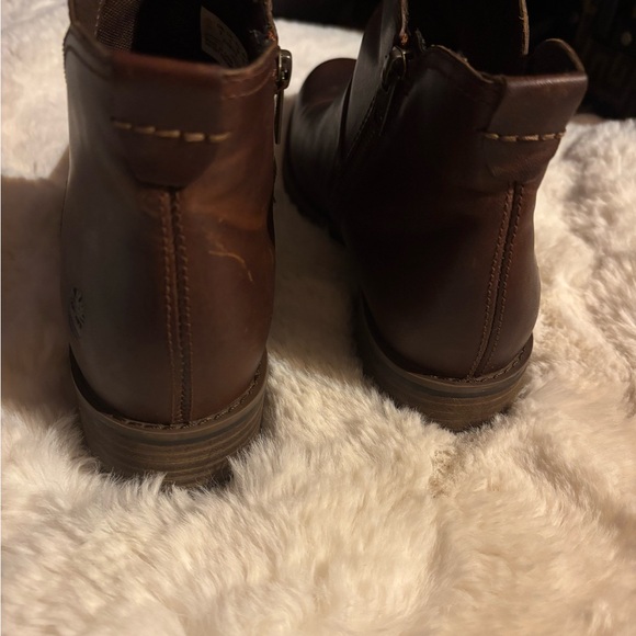Timberland Brown Ankle Boots Sleek Leather Design-NWOT - Picture 2 of 8